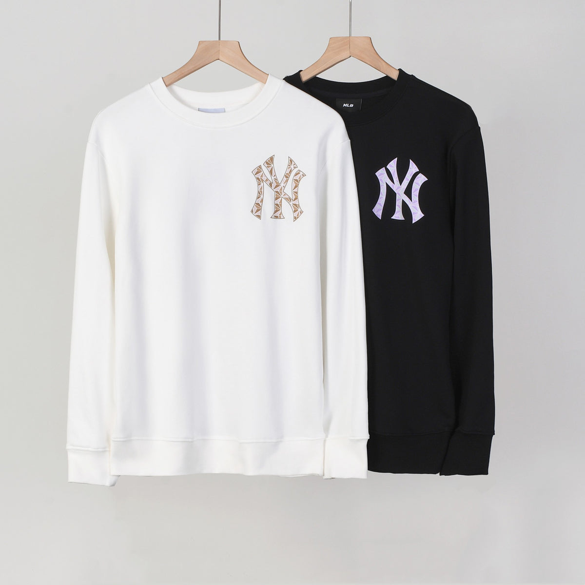 MLB New York Yankees Mega Logo Embroidered Crewneck Sweatshirt