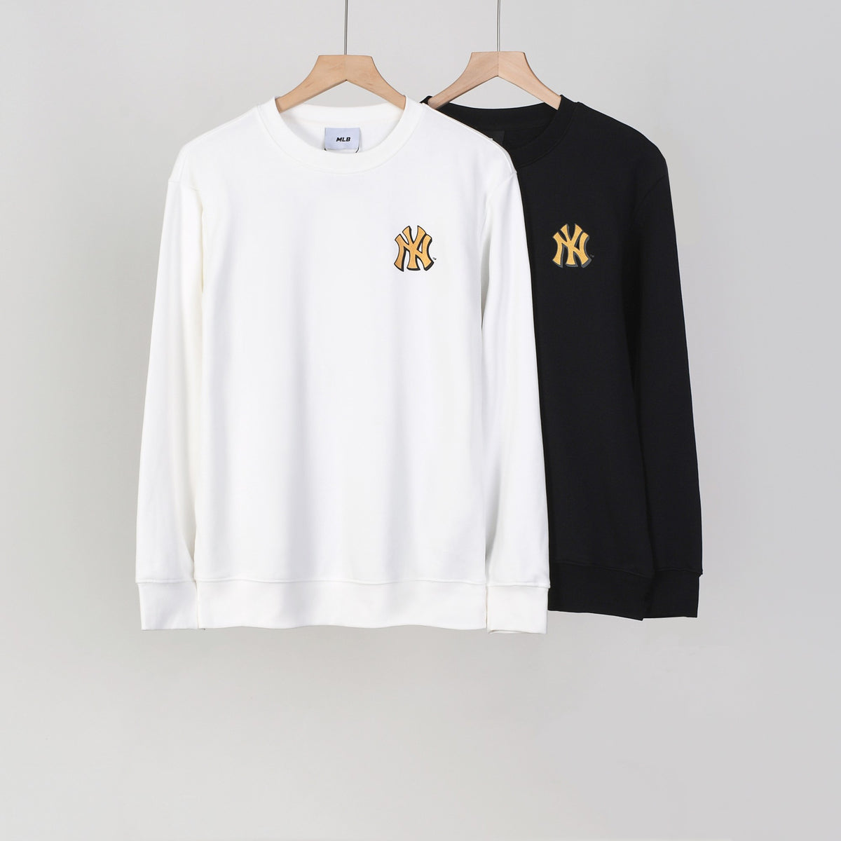 MLB New York Yankees Graphic Print Embroidered Crewneck Sweatshirt