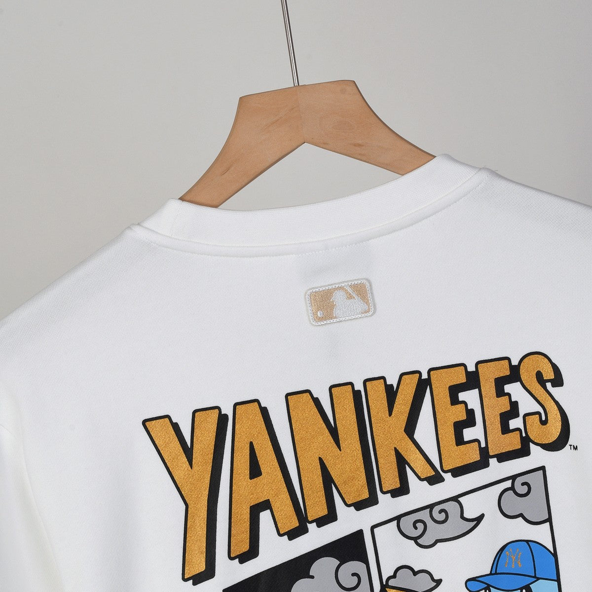 MLB New York Yankees Graphic Print Embroidered Crewneck Sweatshirt