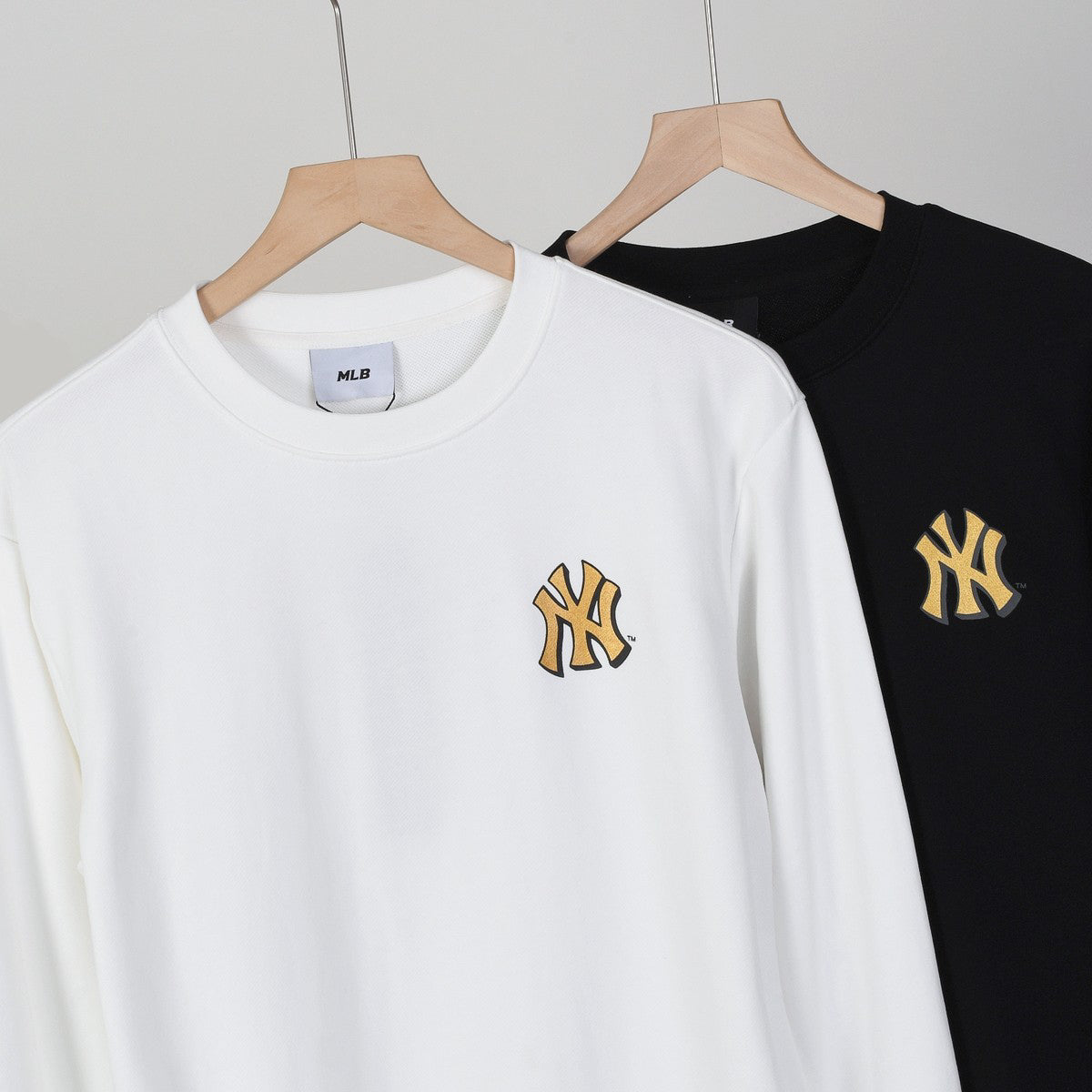 MLB New York Yankees Graphic Print Embroidered Crewneck Sweatshirt