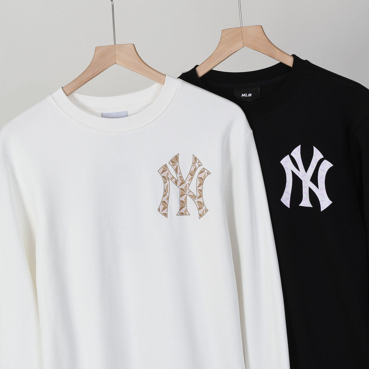 MLB New York Yankees Mega Logo Embroidered Crewneck Sweatshirt