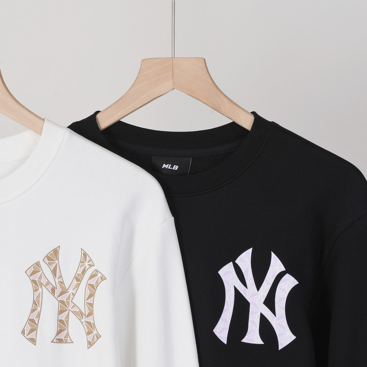 MLB New York Yankees Mega Logo Embroidered Crewneck Sweatshirt
