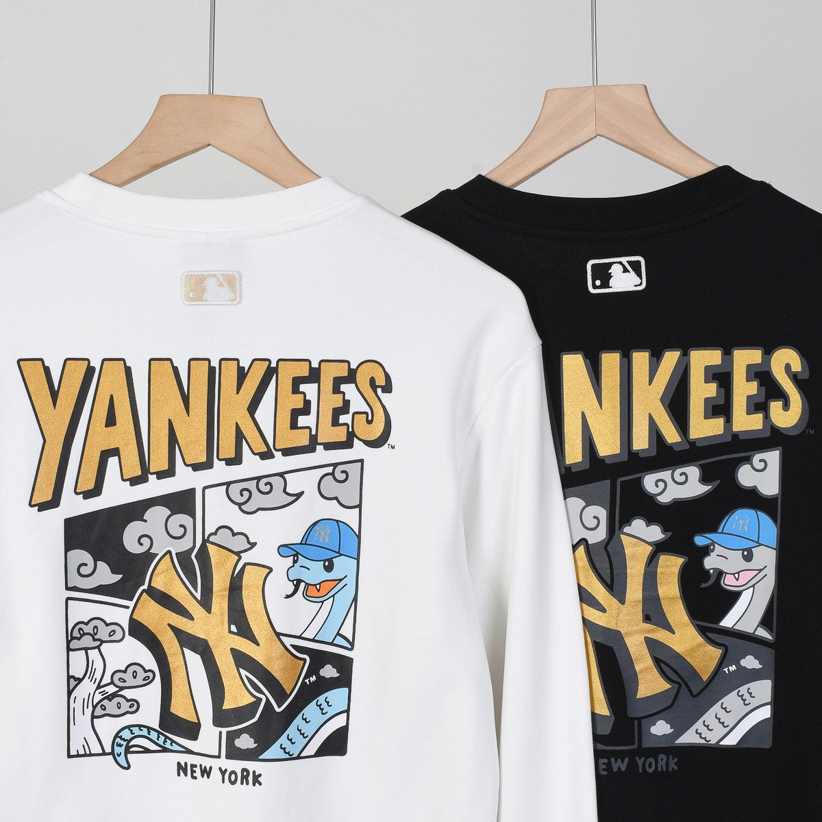 MLB New York Yankees Graphic Print Embroidered Crewneck Sweatshirt