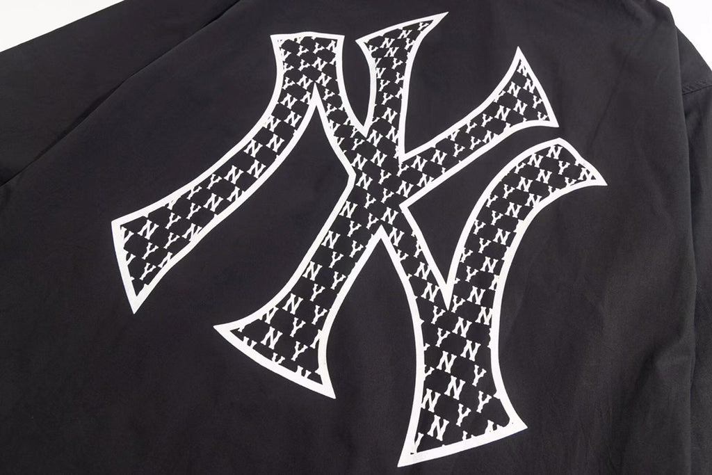 MLB New York Yankees Oversized Logo Embroidered Woven Shirt