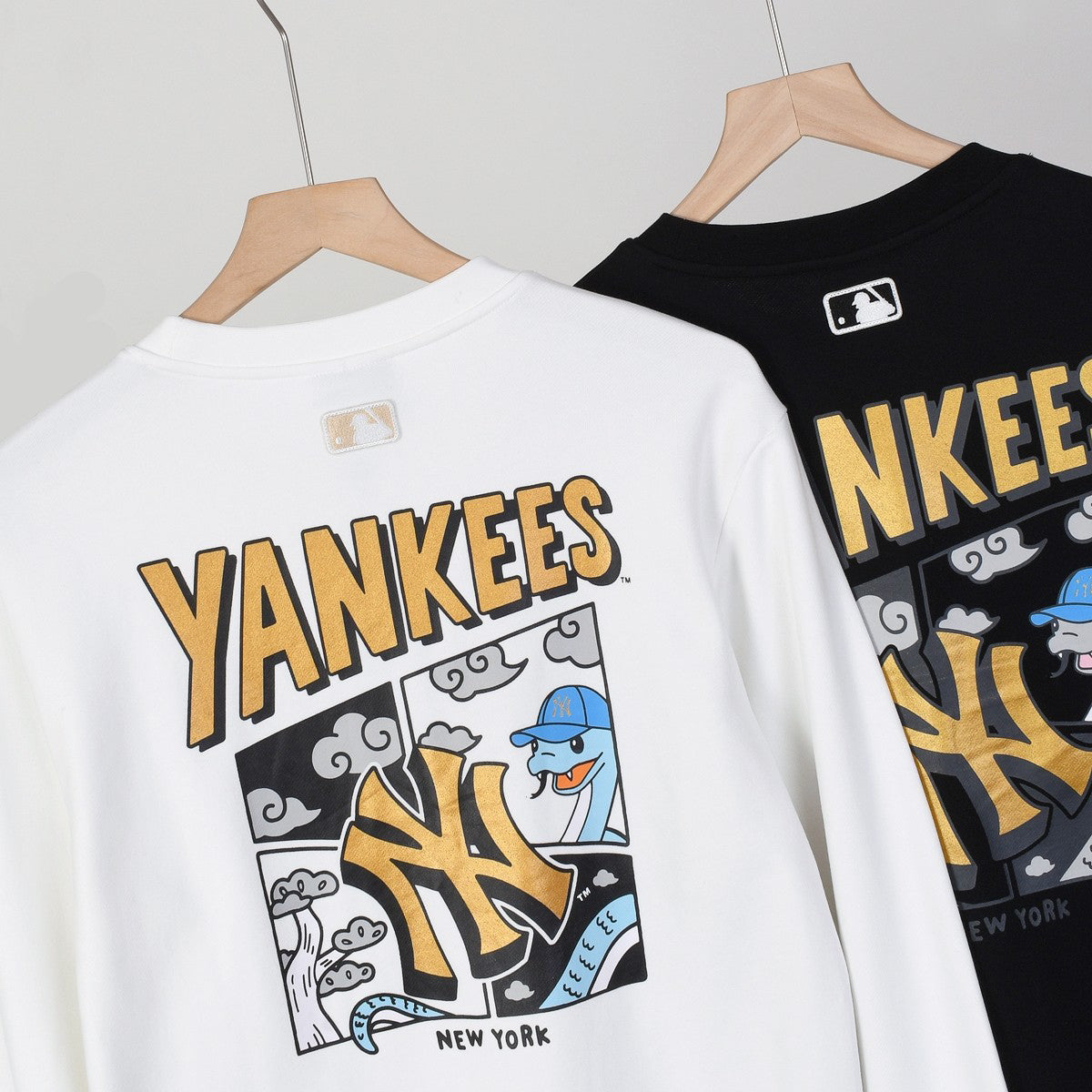 MLB New York Yankees Graphic Print Embroidered Crewneck Sweatshirt